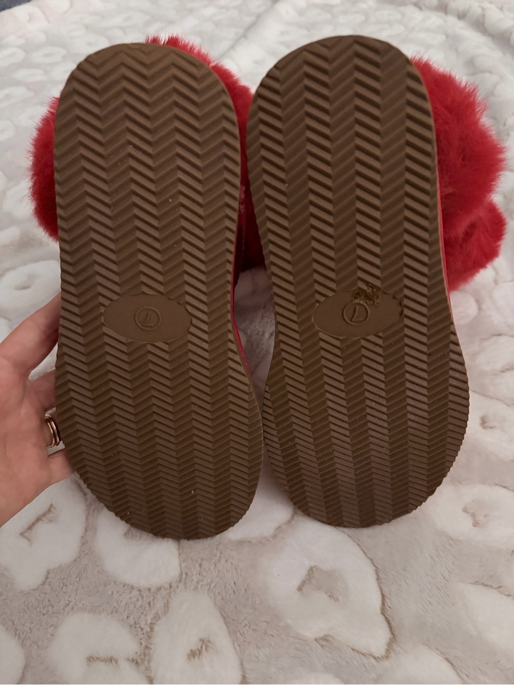 Detroit Red Wings Faux Fur-Trim Ankle Booties for Women L8 - Picture 6 of 6